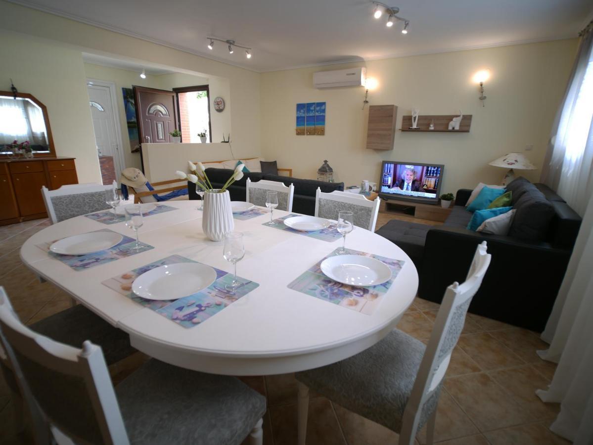 Villa Verde 200 Meters From The Beach Nea Iraklitsa ภายนอก รูปภาพ